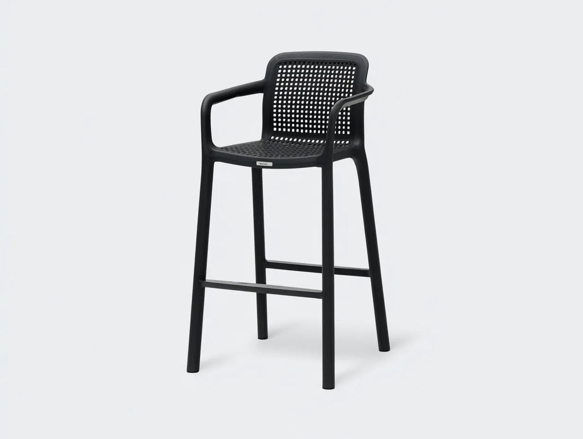 Taburete de bar para exteriores 55×53×105 cm - polipropileno negro - con reposabrazos y respaldo perforado