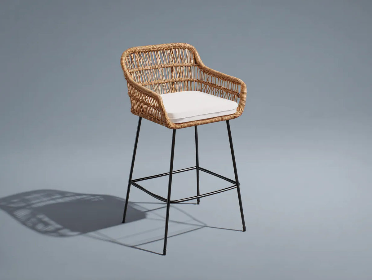 Taburete de bar para exteriores 57×58×104 cm - ratán miel y metal negro - con apoyabrazos